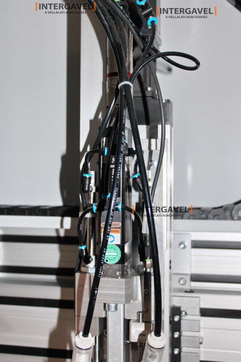 Bontott szerelő munkahely 7