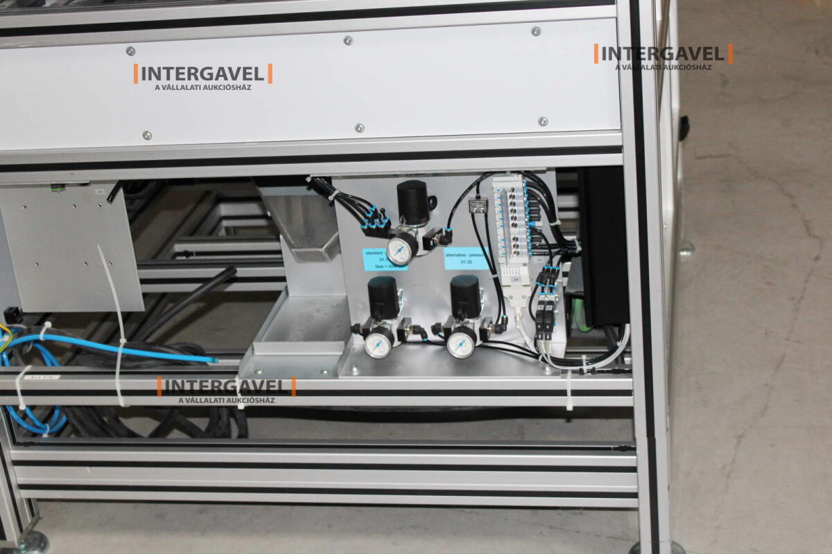 Bontott szerelő munkahely 17