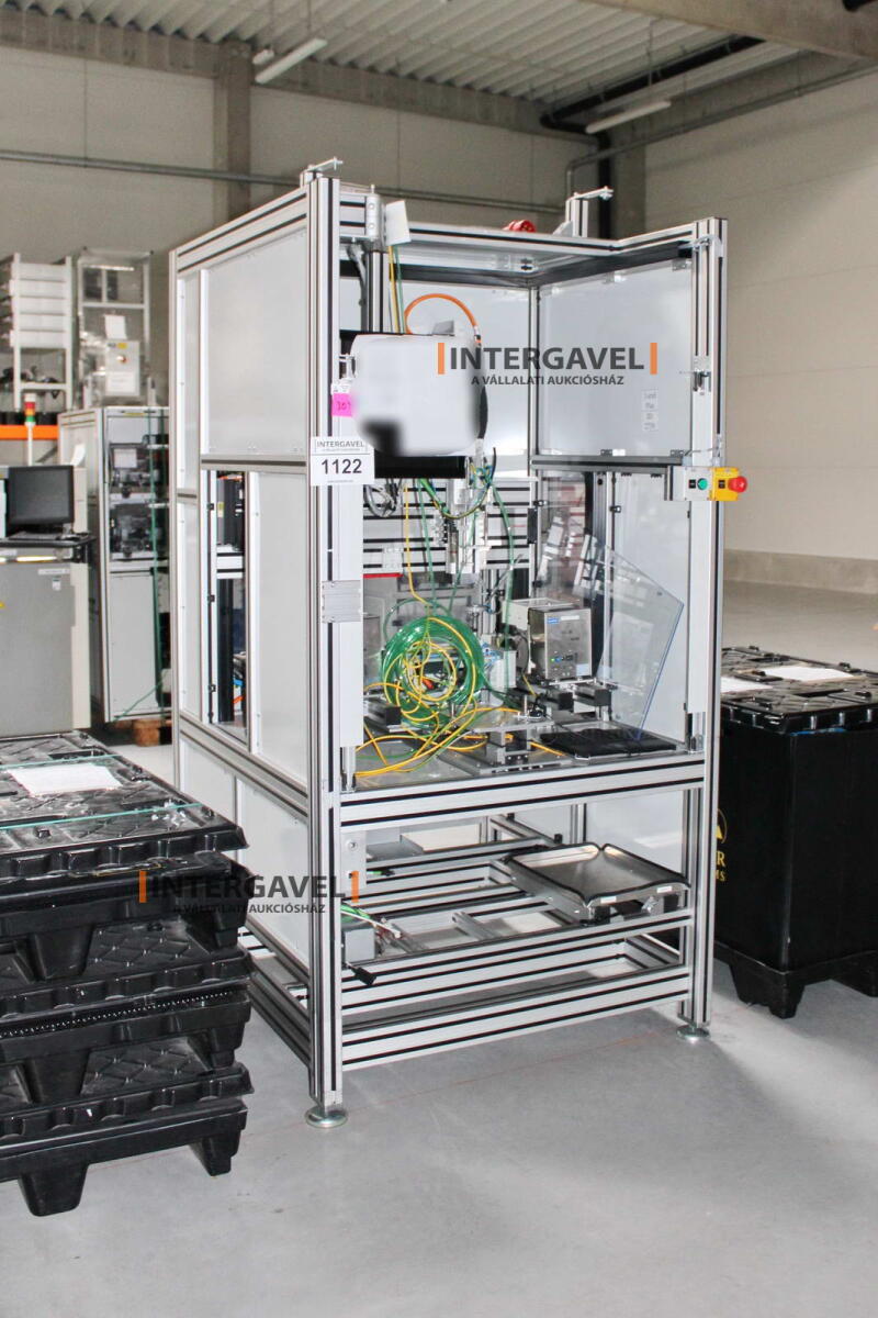 Bontott szerelő munkahely