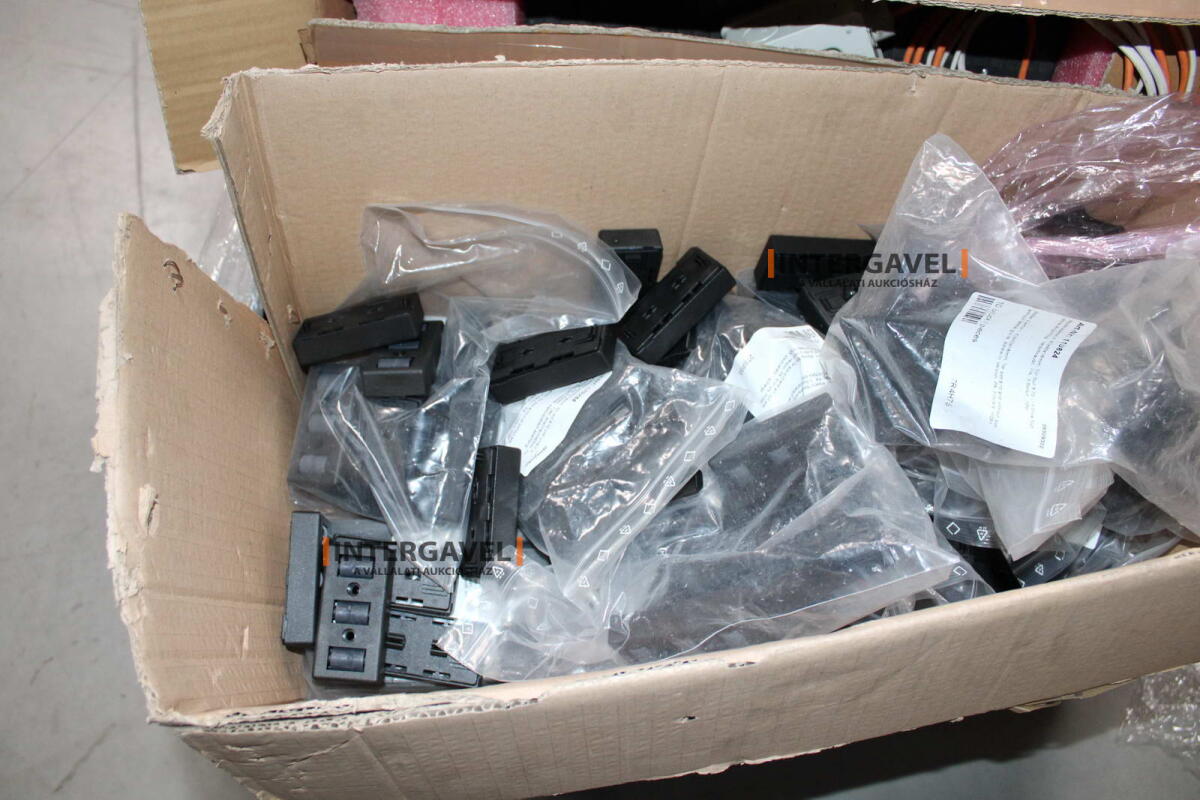 Vegyes alkatrészek 19