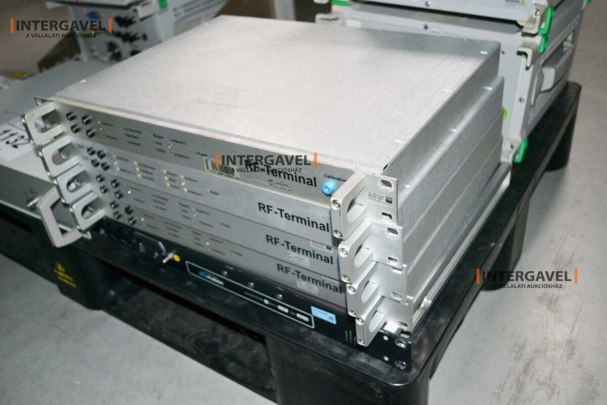 Tápegység (TCELLNER, TCE 8951) és RF terminal 17