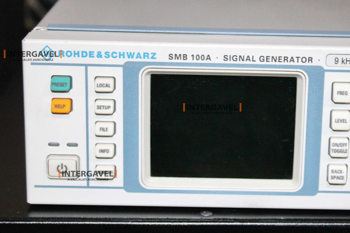 Signal generator (Rohde & Schwarz, SMB 100 A) és egyéb műszerek 2
