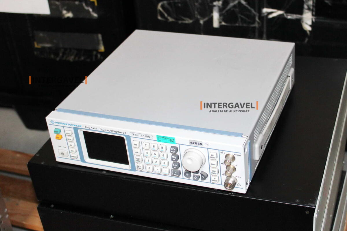 Signal generator (Rohde & Schwarz, SMB 100 A) és egyéb műszerek 4