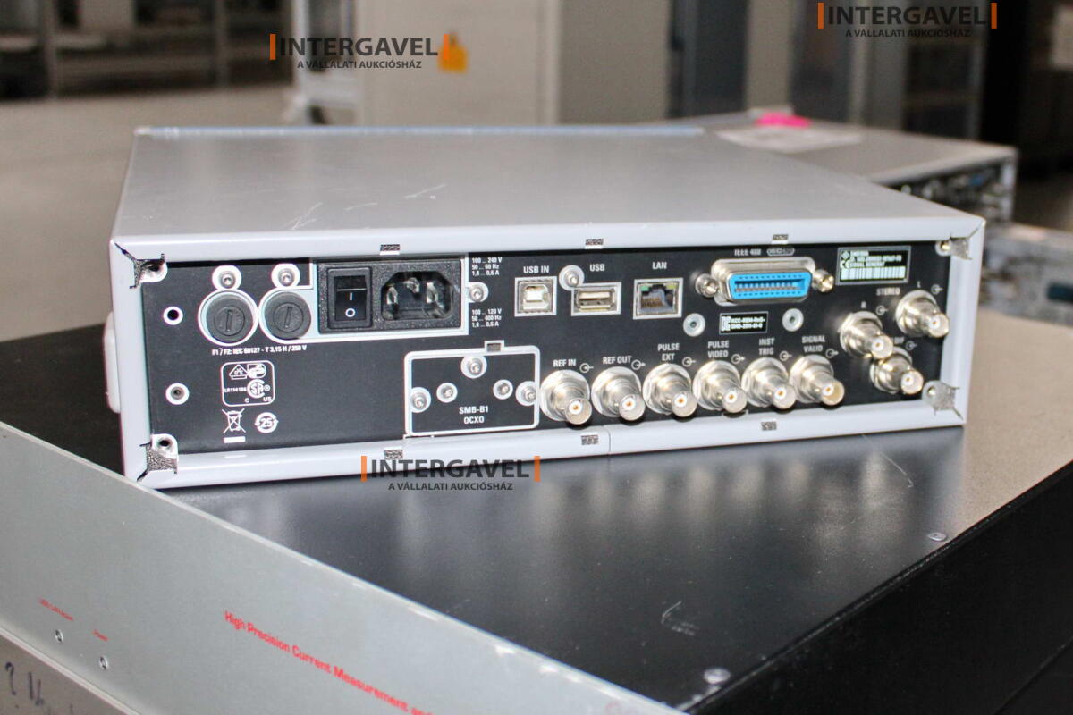 Signal generator (Rohde & Schwarz, SMB 100 A) és egyéb műszerek 6