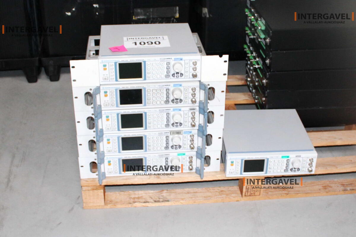 Signal generator (Rohde & Schwarz, SMB 100 A) és egyéb műszerek 7