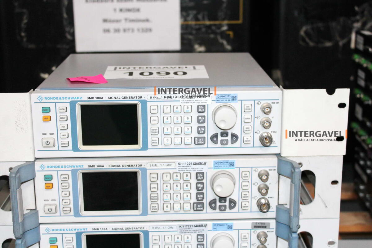 Signal generator (Rohde & Schwarz, SMB 100 A) és egyéb műszerek 9