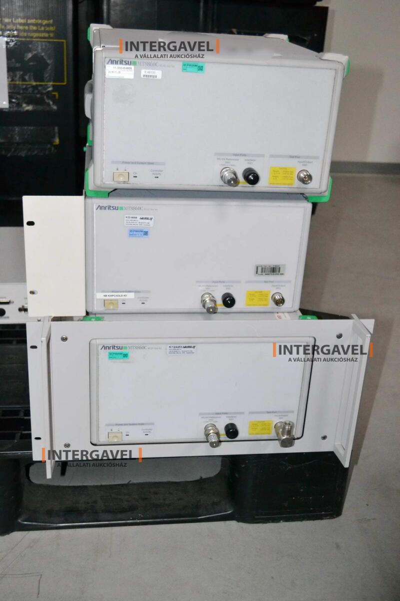 Signal generator (Rohde & Schwarz, SMB 100 A) és egyéb műszerek 19