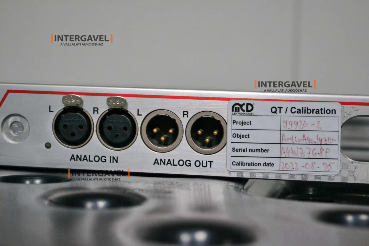Signal generator (Rohde & Schwarz, SMB 100 A) és egyéb műszerek 23