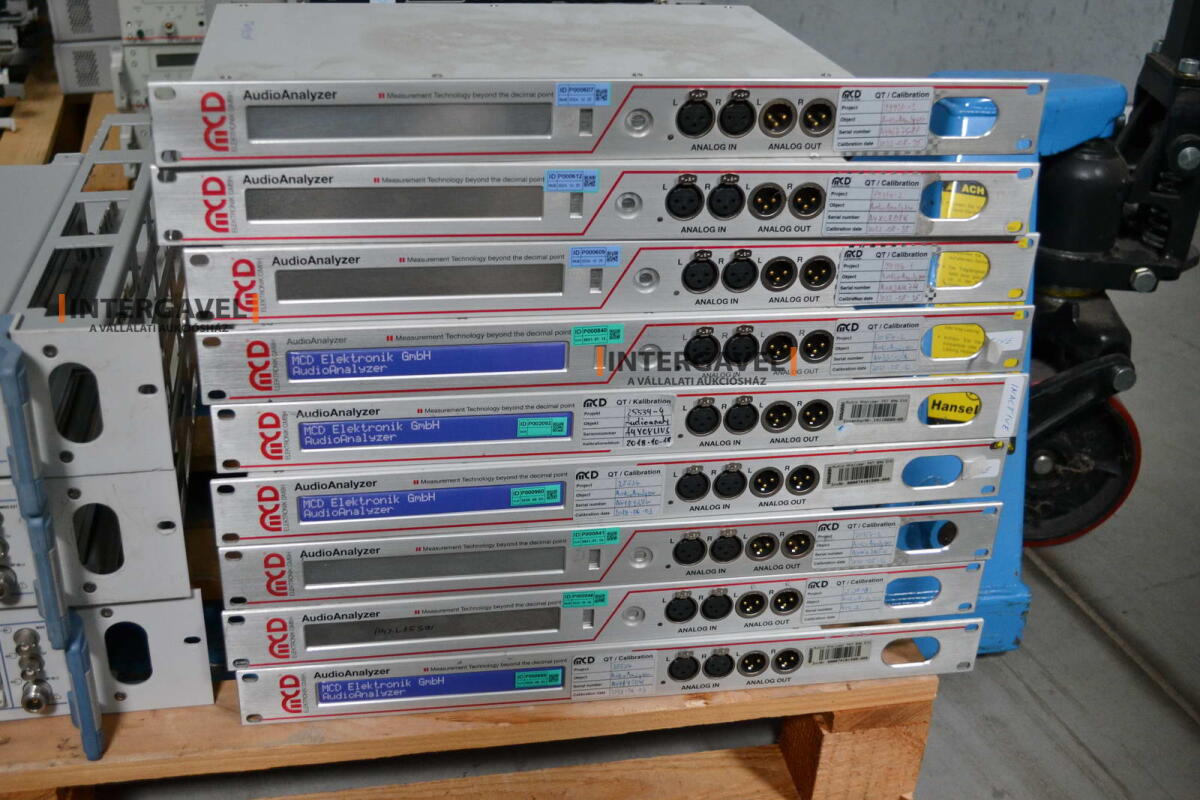 Signal generator (Rohde & Schwarz, SMB 100 A) és egyéb műszerek 27