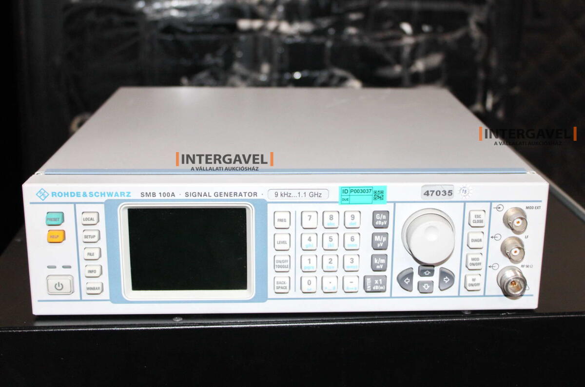 Signal generator (Rohde & Schwarz, SMB 100 A) és egyéb műszerek
