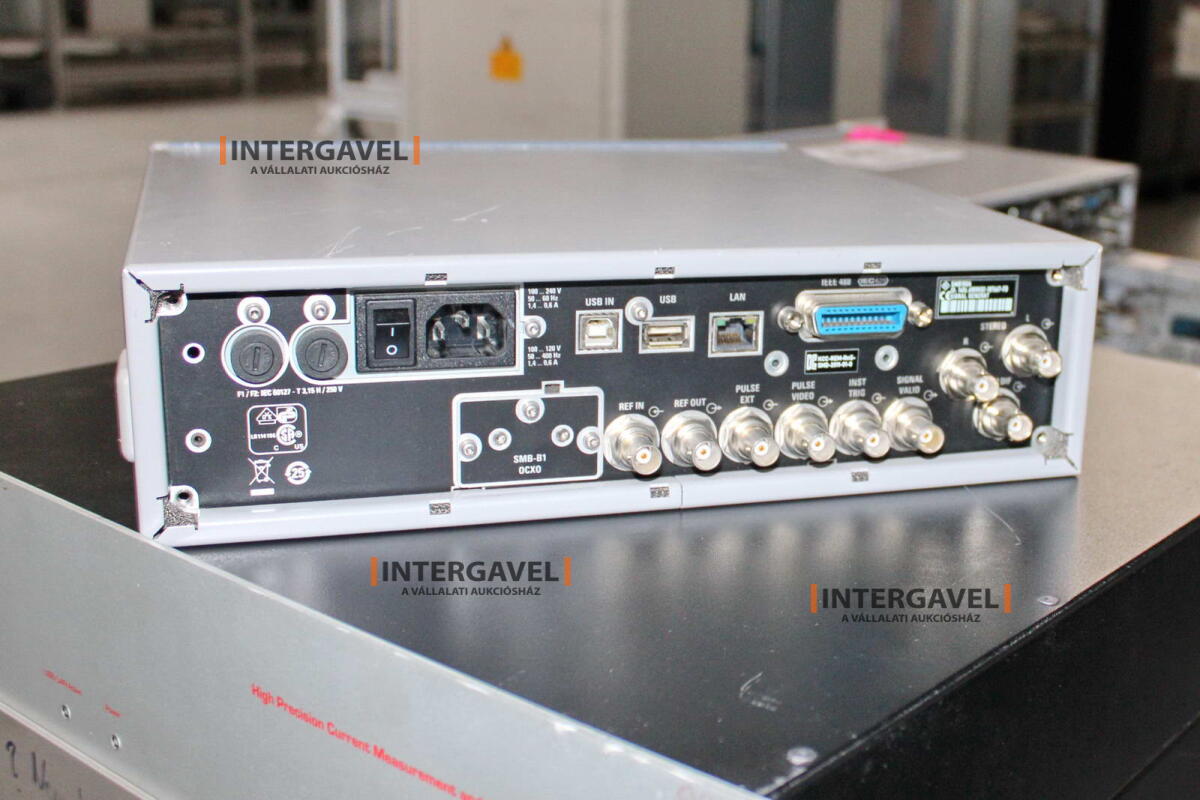 Signal generator (Rohde & Schwarz, SMB 100 A) és egyéb műszerek 6