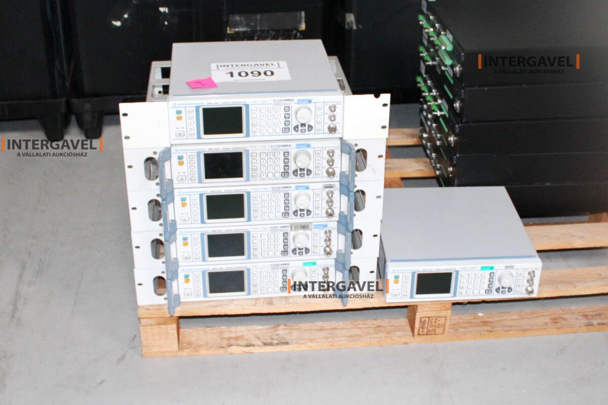 Signal generator (Rohde & Schwarz, SMB 100 A) és egyéb műszerek 7