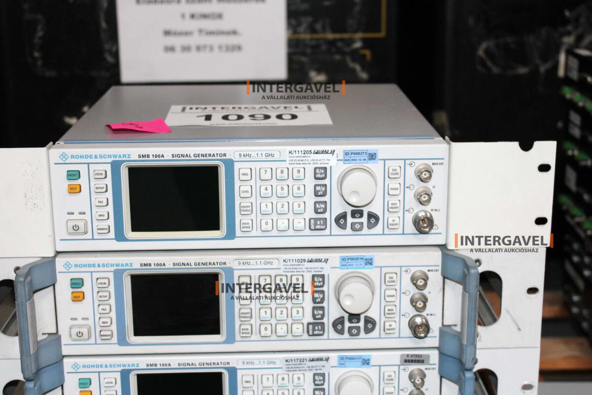 Signal generator (Rohde & Schwarz, SMB 100 A) és egyéb műszerek 9