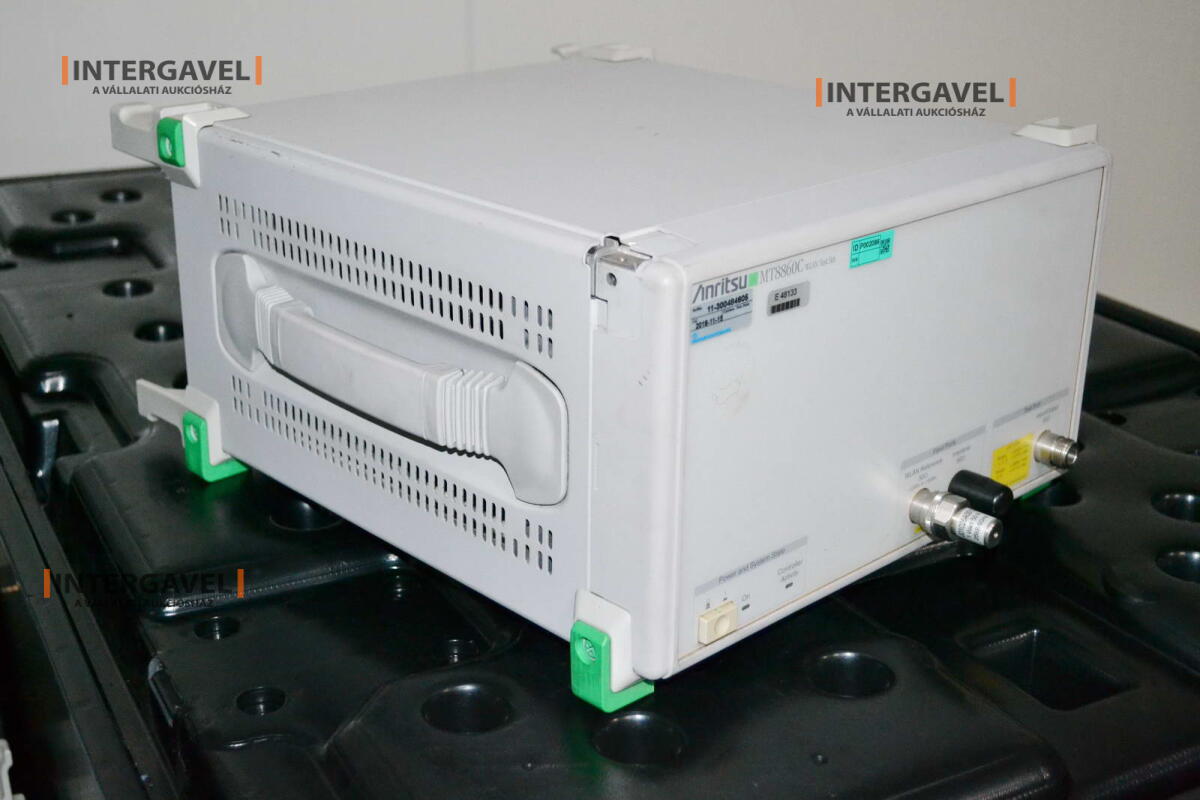 Signal generator (Rohde & Schwarz, SMB 100 A) és egyéb műszerek 18