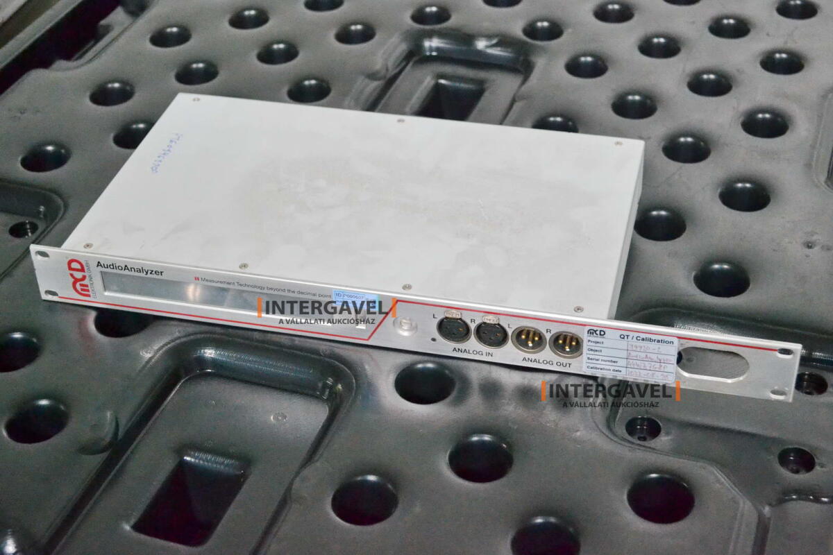 Signal generator (Rohde & Schwarz, SMB 100 A) és egyéb műszerek 21