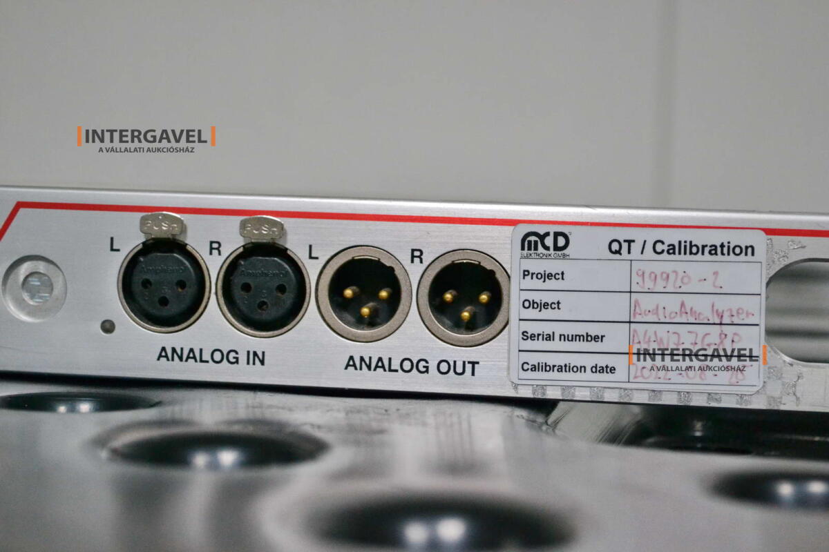 Signal generator (Rohde & Schwarz, SMB 100 A) és egyéb műszerek 23