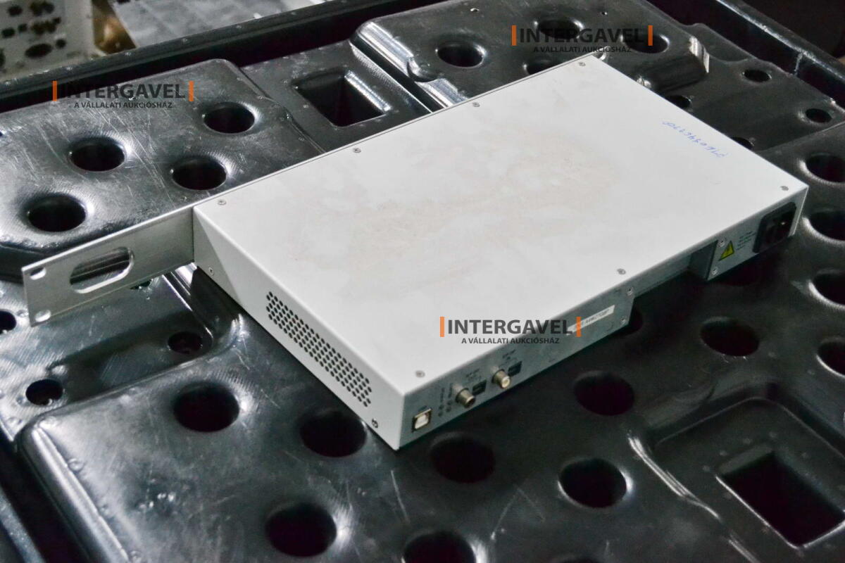 Signal generator (Rohde & Schwarz, SMB 100 A) és egyéb műszerek 24