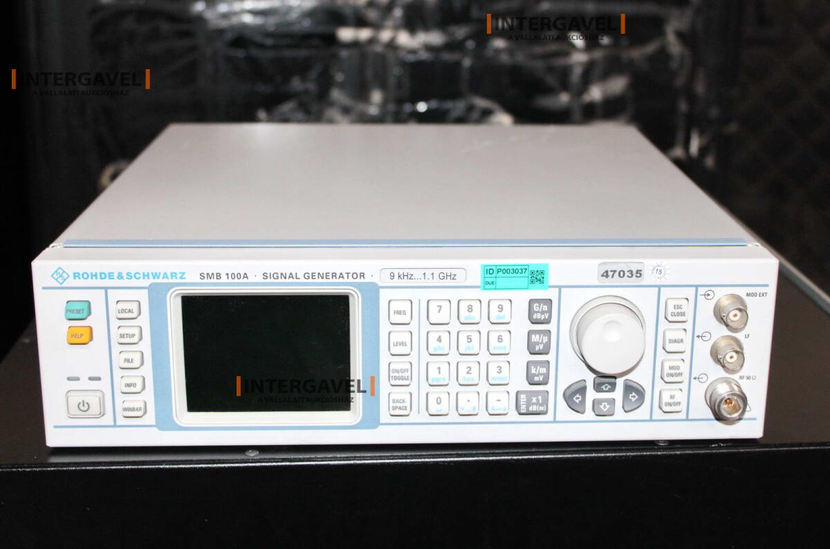 Signal generator (Rohde & Schwarz, SMB 100 A) és egyéb műszerek