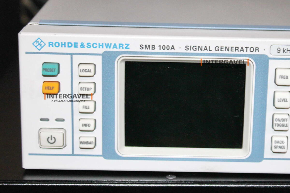 Signal generator (Rohde & Schwarz, SMB 100 A) és egyéb műszerek 2