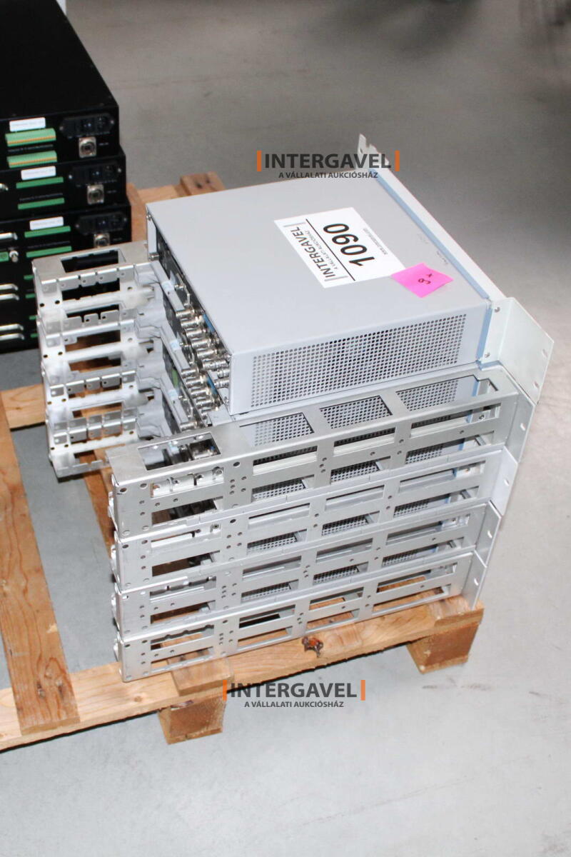 Signal generator (Rohde & Schwarz, SMB 100 A) és egyéb műszerek 8