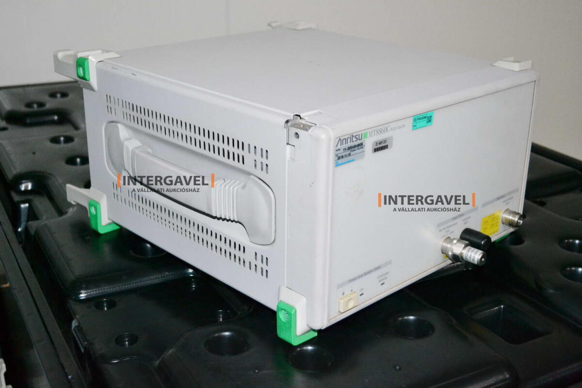Signal generator (Rohde & Schwarz, SMB 100 A) és egyéb műszerek 18