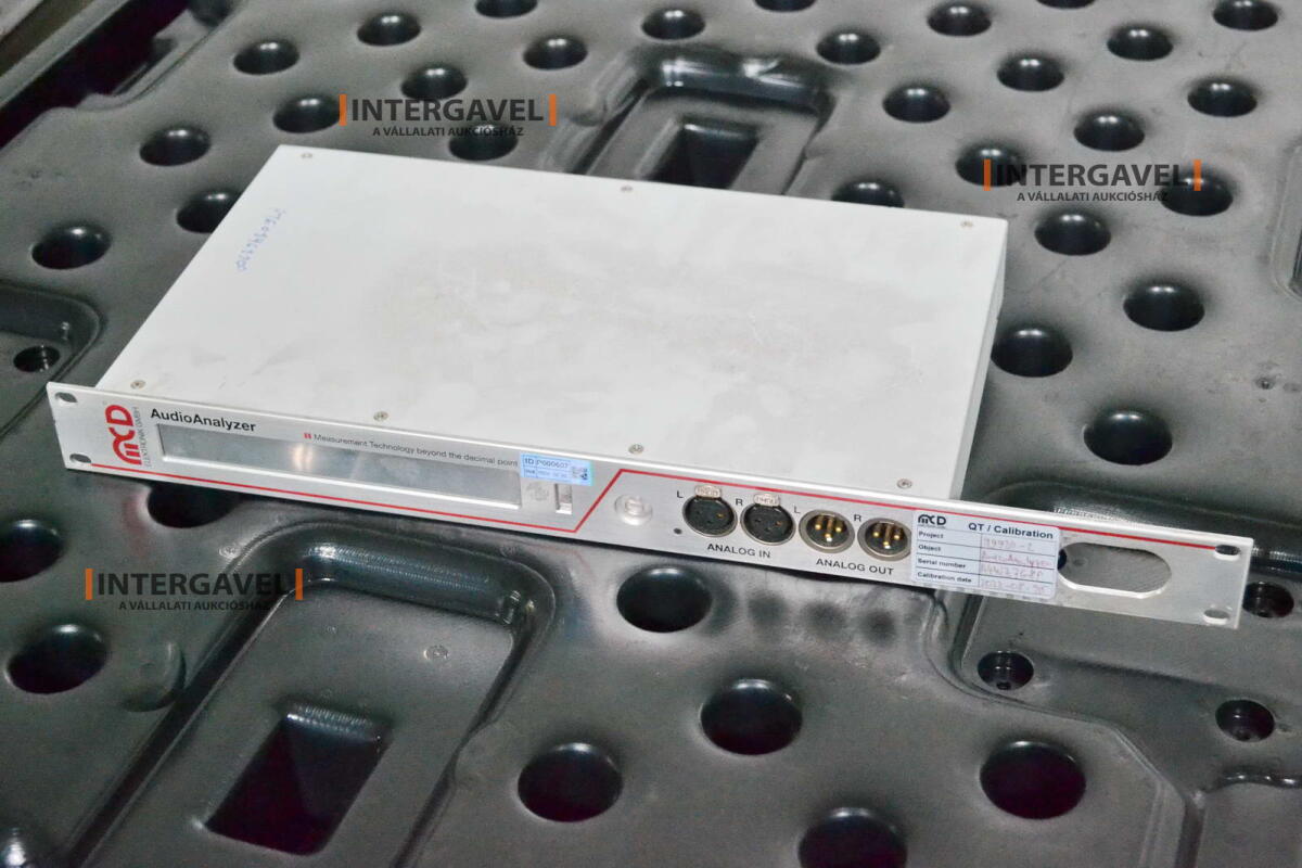 Signal generator (Rohde & Schwarz, SMB 100 A) és egyéb műszerek 21