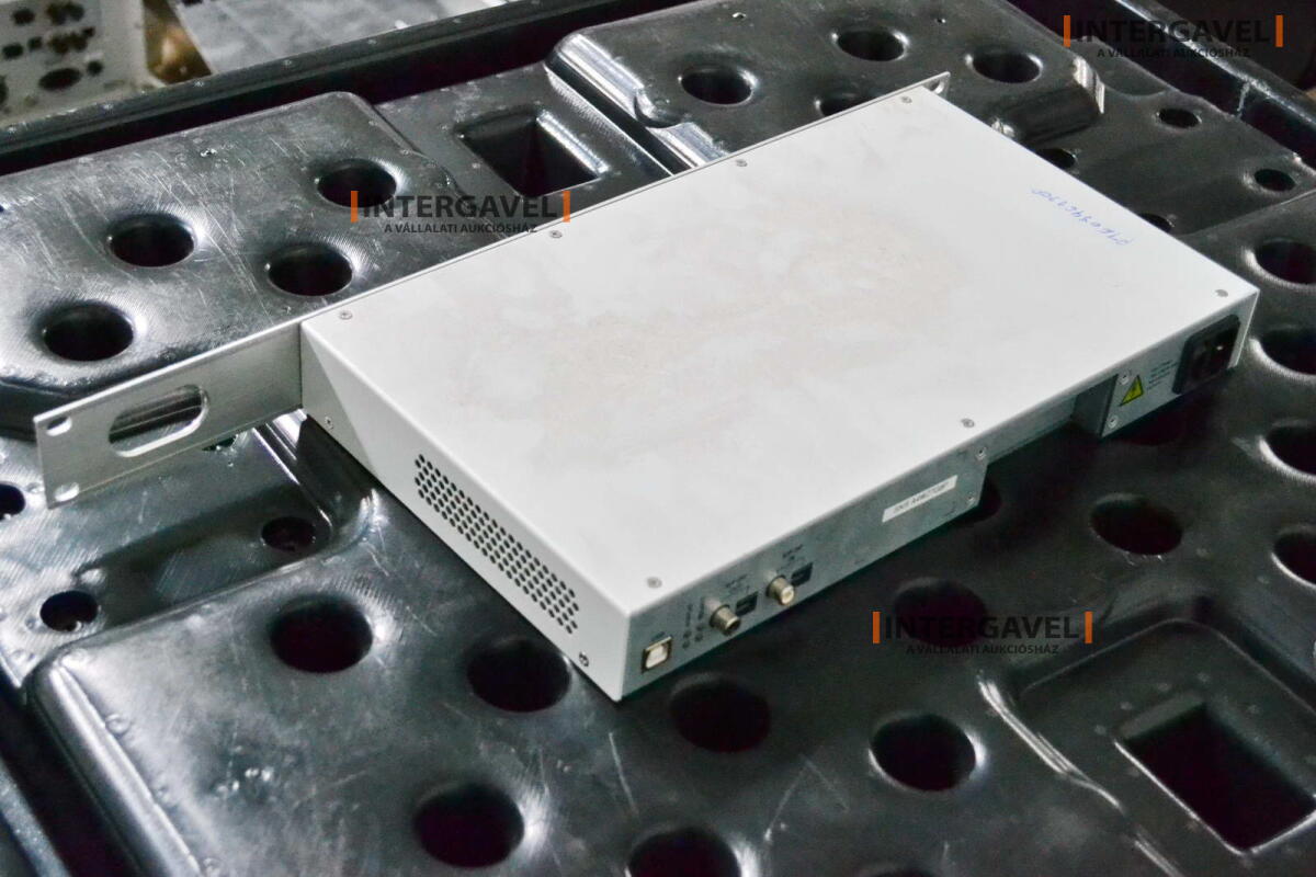 Signal generator (Rohde & Schwarz, SMB 100 A) és egyéb műszerek 24