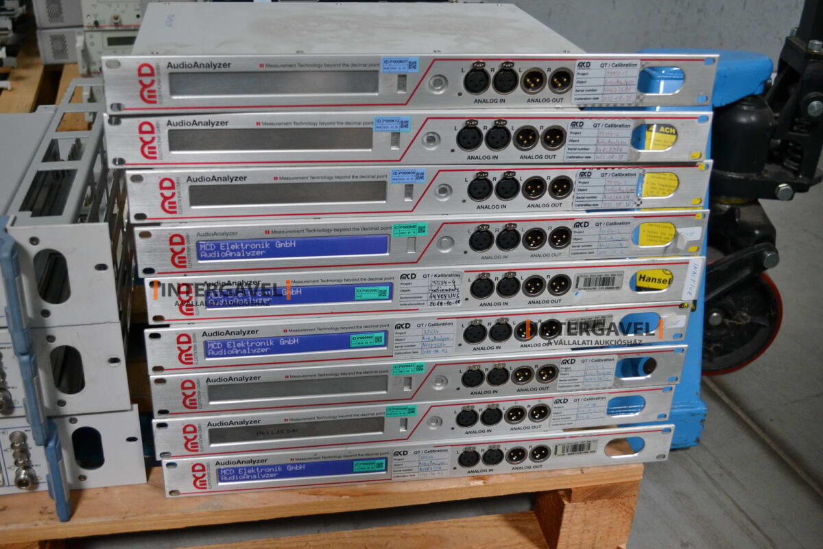 Signal generator (Rohde & Schwarz, SMB 100 A) és egyéb műszerek 27