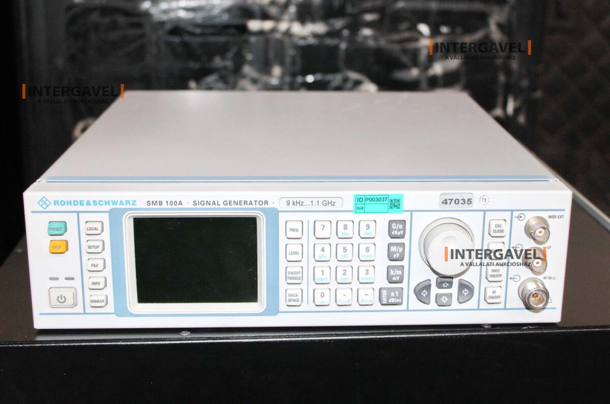 Signal generator (Rohde & Schwarz, SMB 100 A) és egyéb műszerek