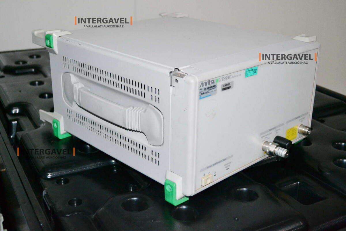 Signal generator (Rohde & Schwarz, SMB 100 A) és egyéb műszerek 18