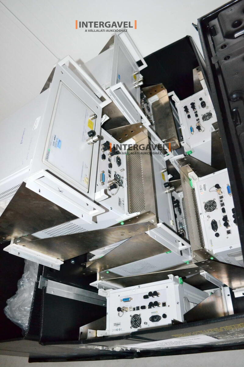 Signal generator (Rohde & Schwarz, SMB 100 A) és egyéb műszerek 20