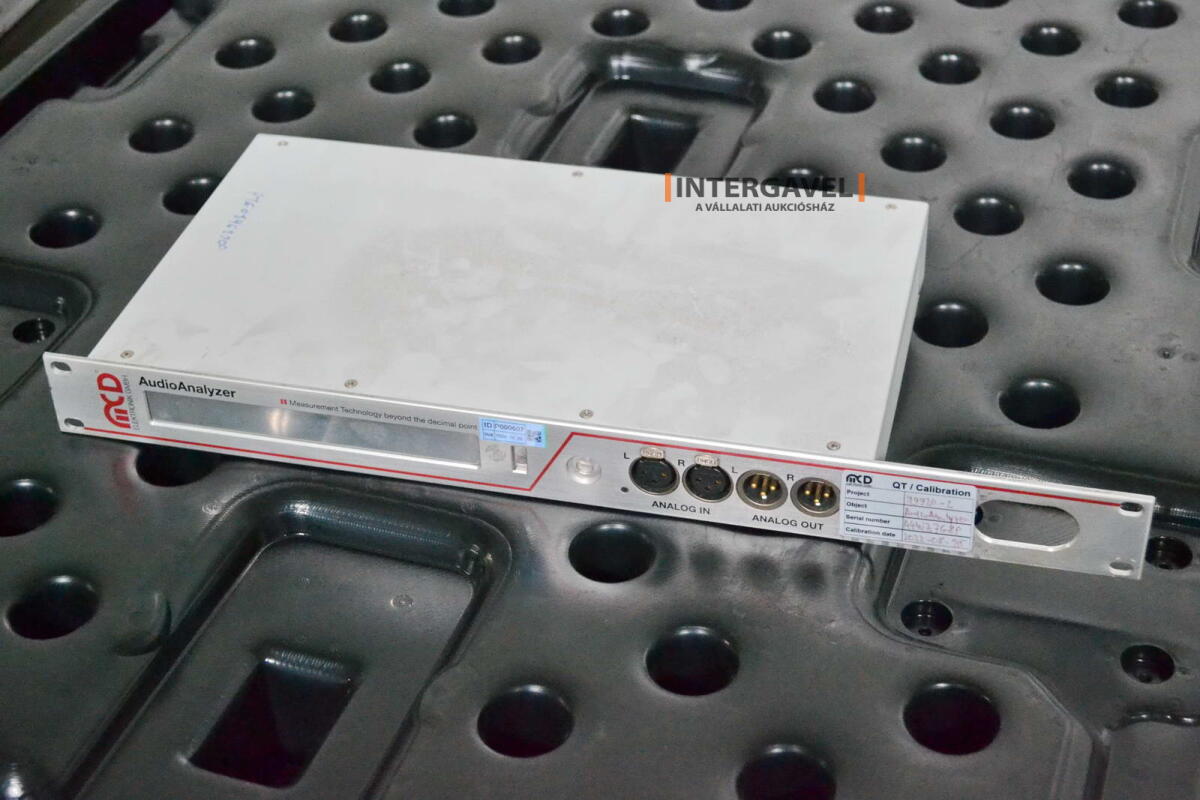 Signal generator (Rohde & Schwarz, SMB 100 A) és egyéb műszerek 21