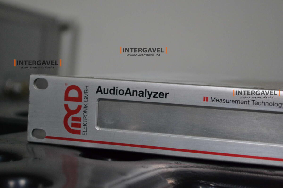 Signal generator (Rohde & Schwarz, SMB 100 A) és egyéb műszerek 22