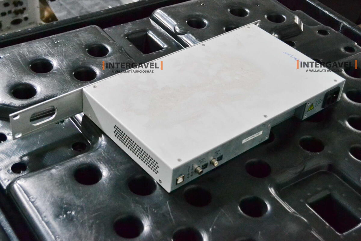 Signal generator (Rohde & Schwarz, SMB 100 A) és egyéb műszerek 24