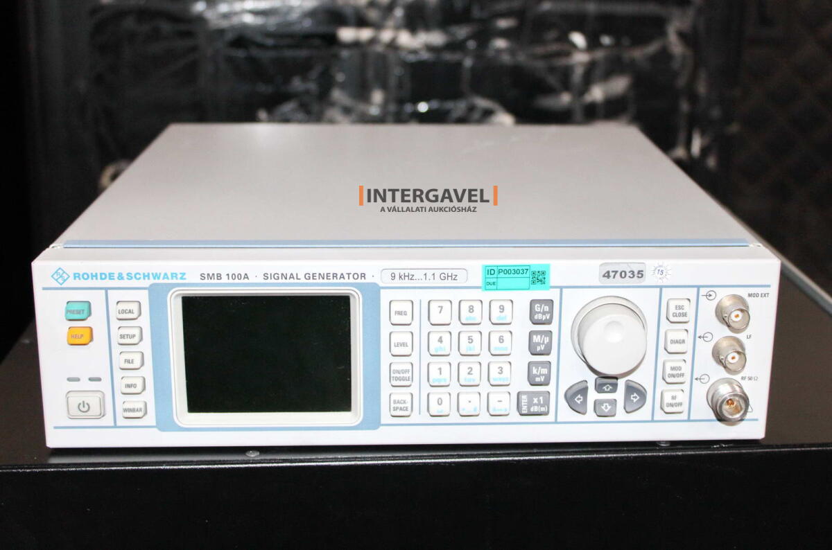 Signal generator (Rohde & Schwarz, SMB 100 A) és egyéb műszerek