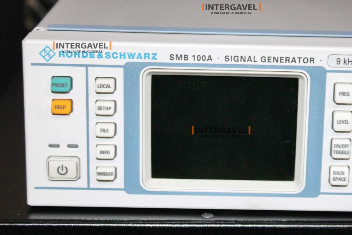 Signal generator (Rohde & Schwarz, SMB 100 A) és egyéb műszerek 2