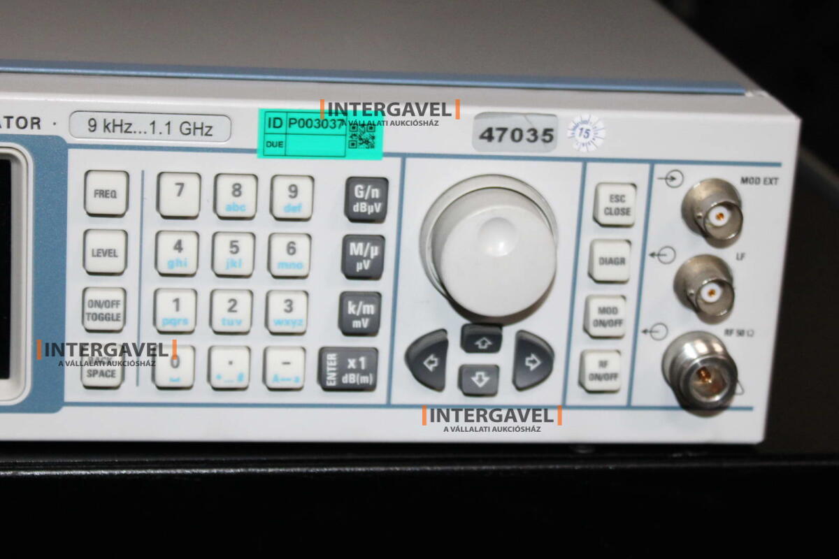 Signal generator (Rohde & Schwarz, SMB 100 A) és egyéb műszerek 3