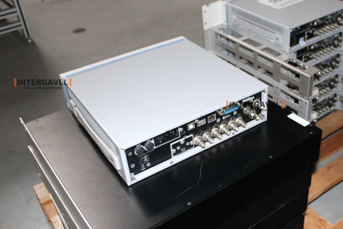 Signal generator (Rohde & Schwarz, SMB 100 A) és egyéb műszerek 5