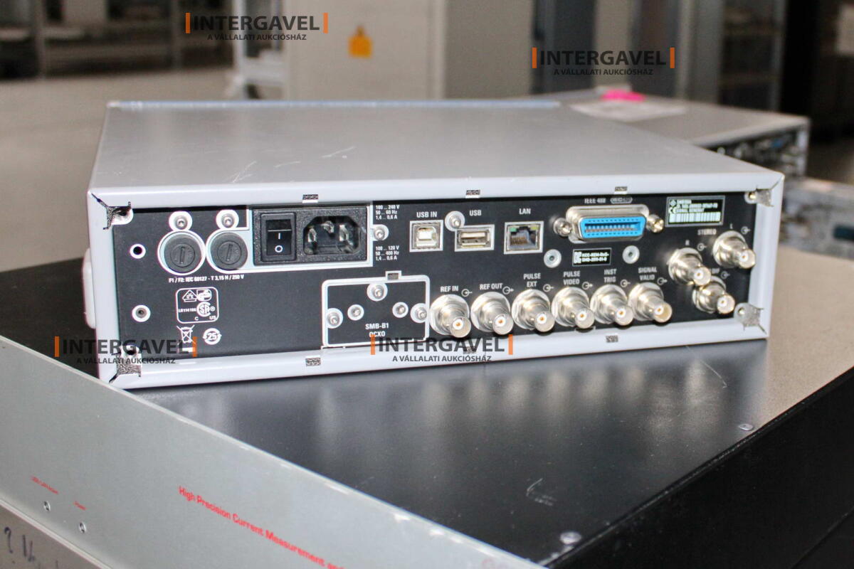 Signal generator (Rohde & Schwarz, SMB 100 A) és egyéb műszerek 6