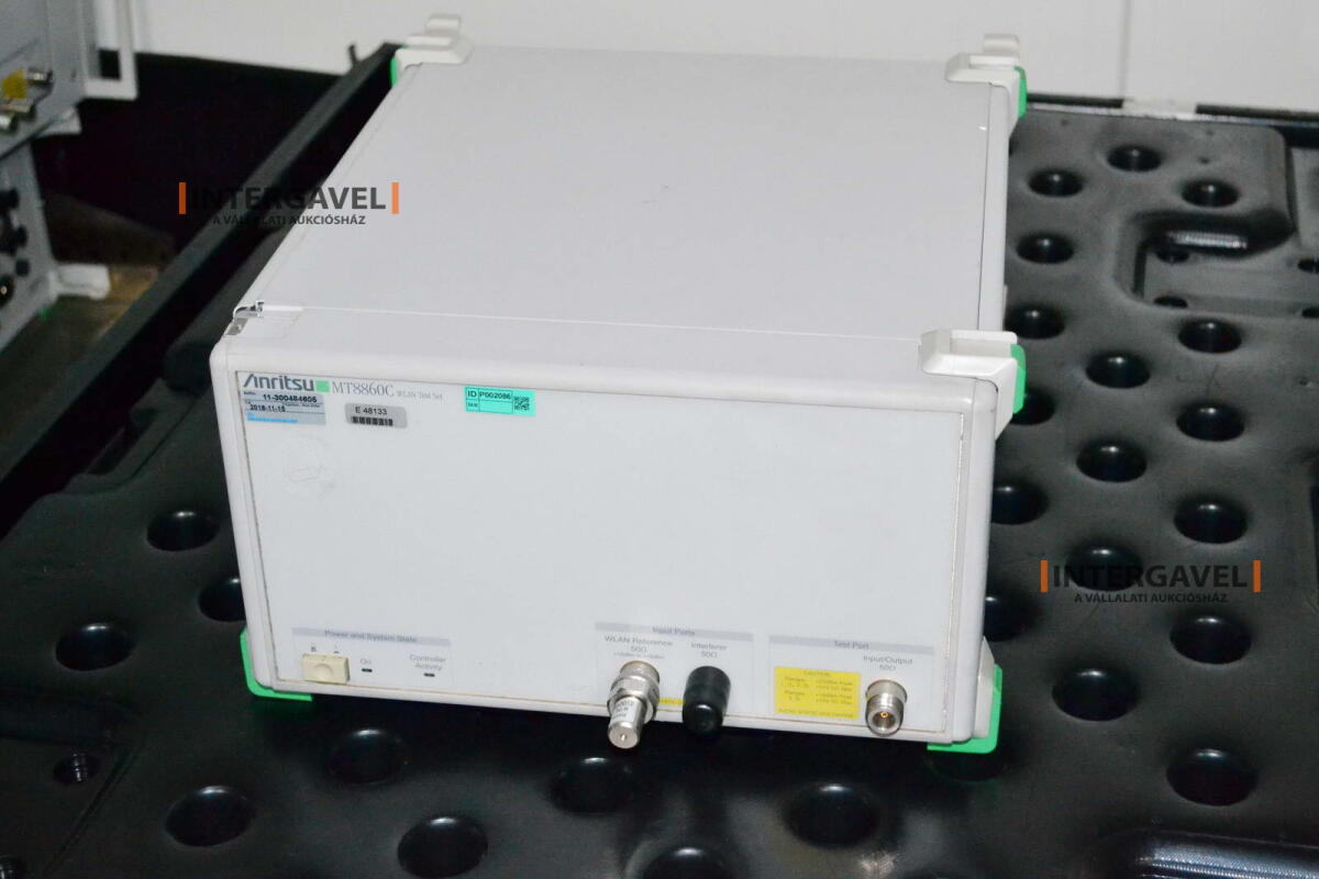 Signal generator (Rohde & Schwarz, SMB 100 A) és egyéb műszerek 13