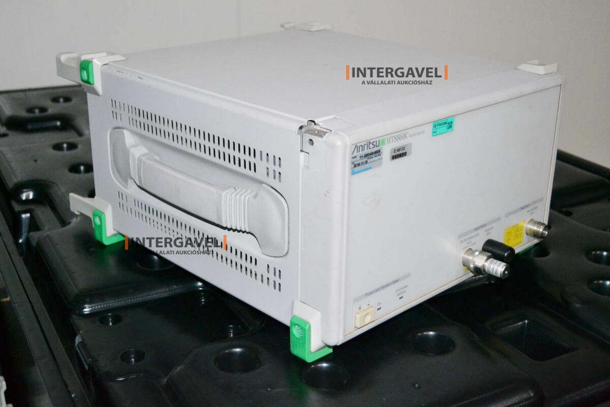 Signal generator (Rohde & Schwarz, SMB 100 A) és egyéb műszerek 18
