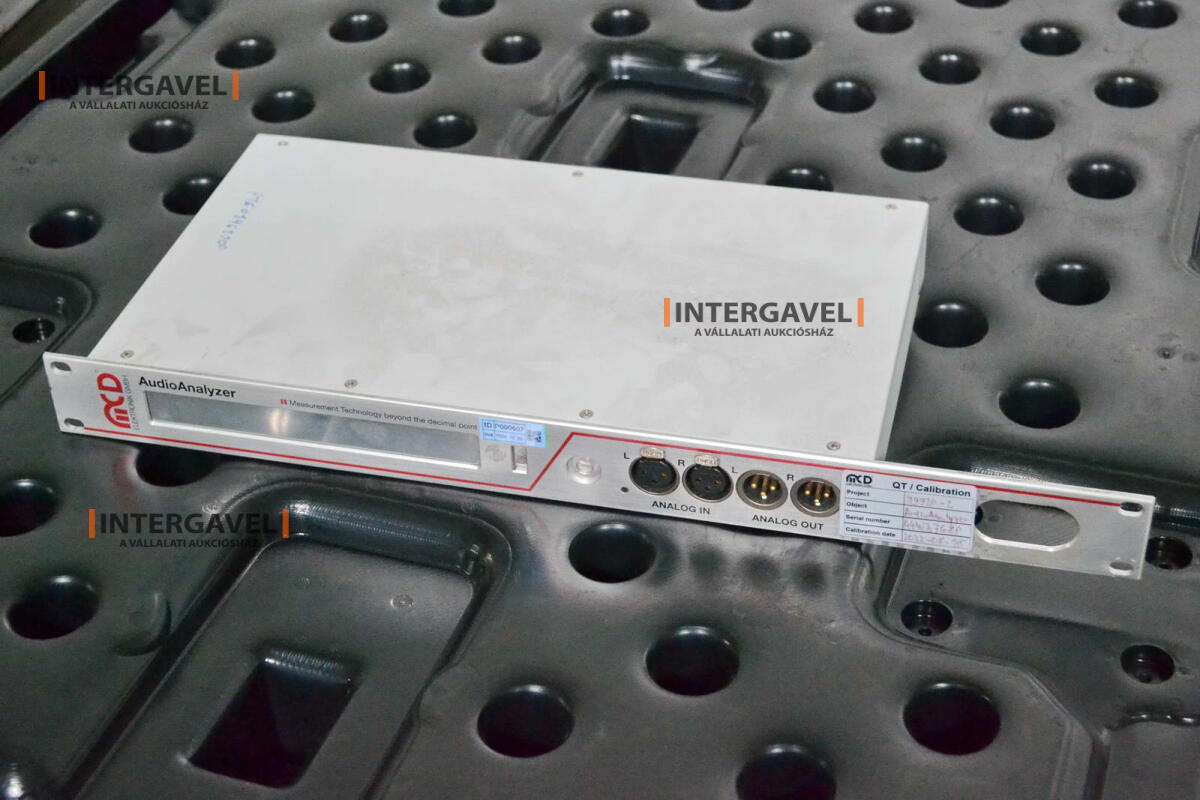 Signal generator (Rohde & Schwarz, SMB 100 A) és egyéb műszerek 21