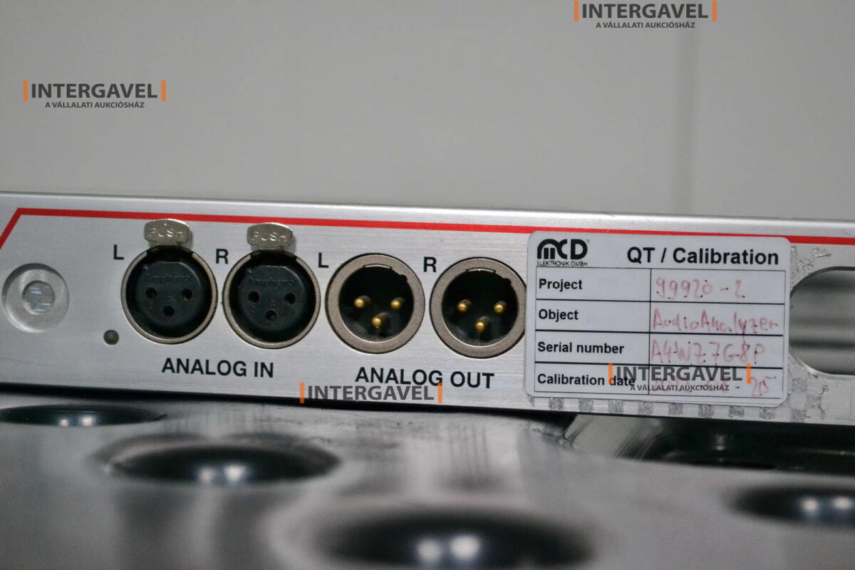 Signal generator (Rohde & Schwarz, SMB 100 A) és egyéb műszerek 23