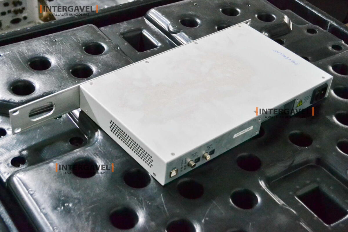 Signal generator (Rohde & Schwarz, SMB 100 A) és egyéb műszerek 24