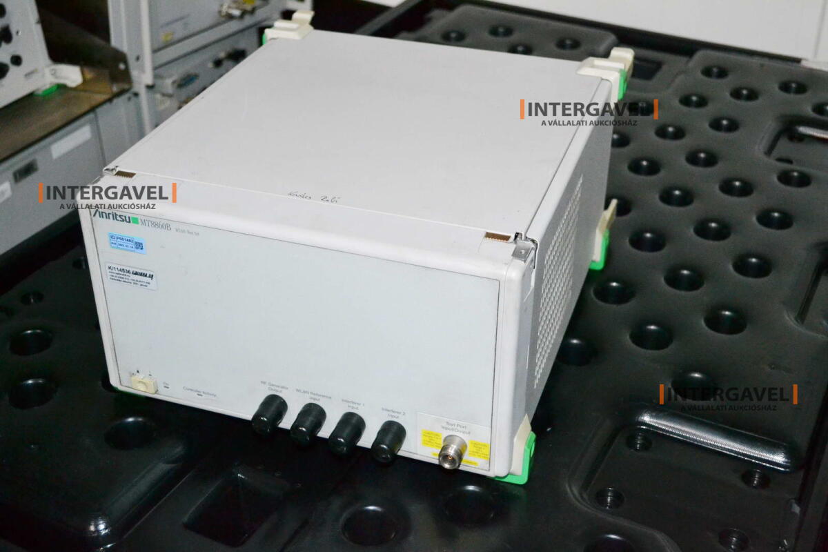 Signal generator (Rohde & Schwarz, SMB 100 A) és egyéb műszerek 28