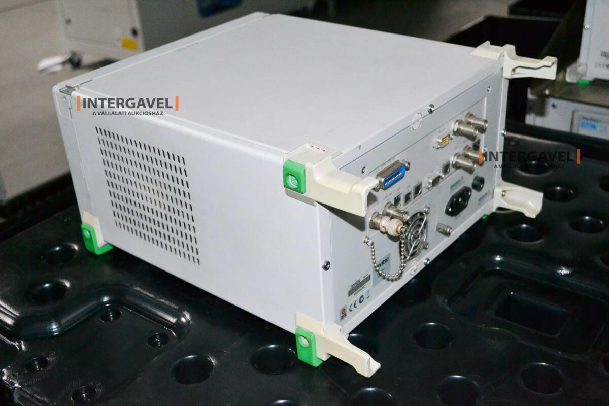 Signal generator (Rohde & Schwarz, SMB 100 A) és egyéb műszerek 32