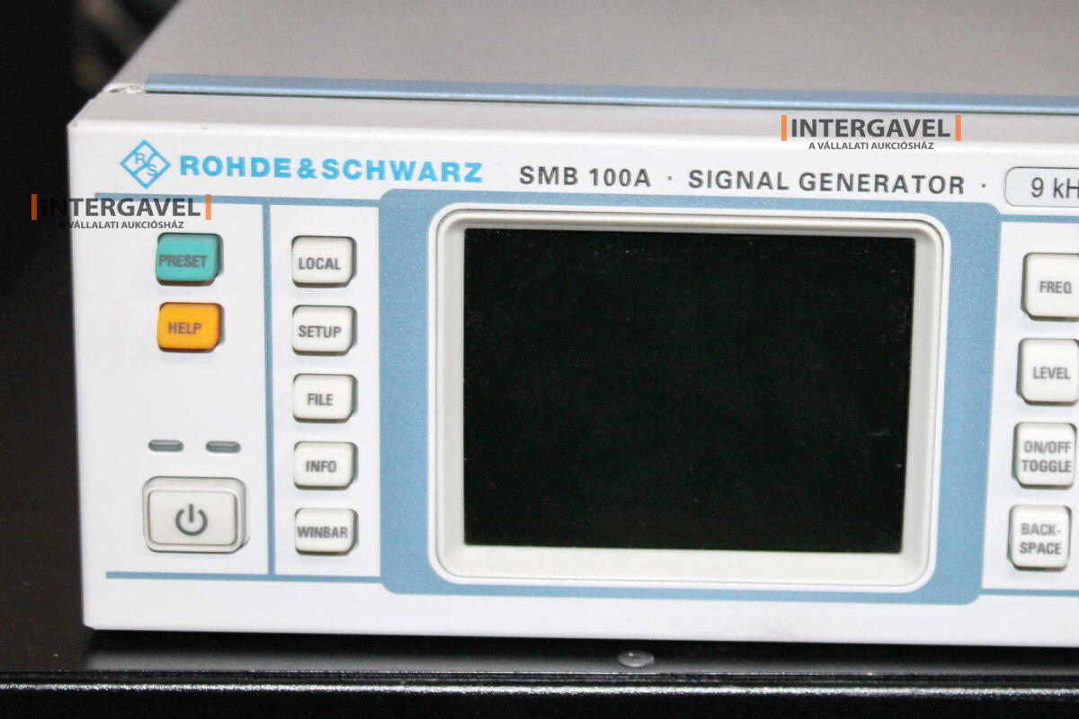 Signal generator (Rohde & Schwarz, SMB 100 A) és egyéb műszerek 2