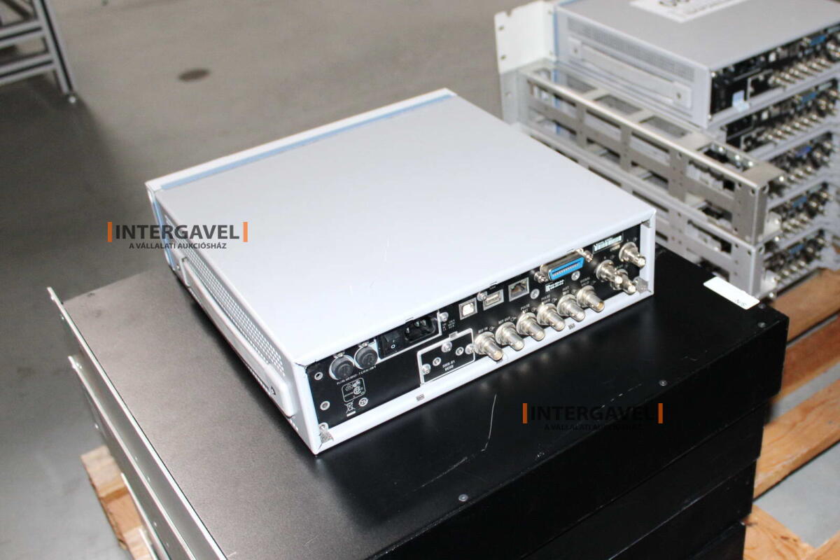 Signal generator (Rohde & Schwarz, SMB 100 A) és egyéb műszerek 5