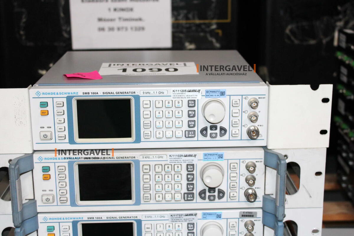 Signal generator (Rohde & Schwarz, SMB 100 A) és egyéb műszerek 9