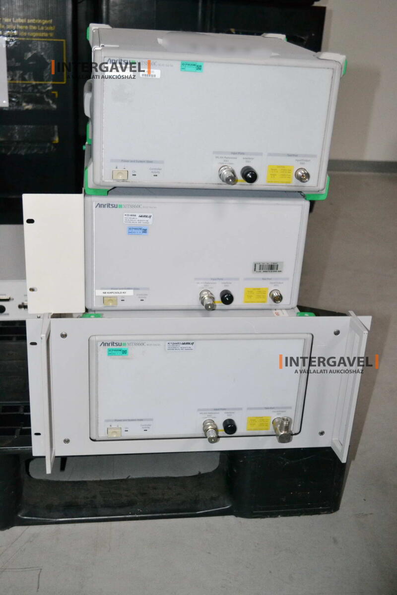 Signal generator (Rohde & Schwarz, SMB 100 A) és egyéb műszerek 19